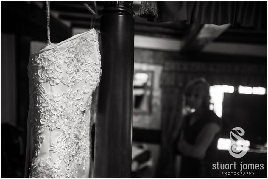 Timeless stunning wedding photos at Keele Hall in Staffordshire by Cannock Wedding Photographer Stuart James