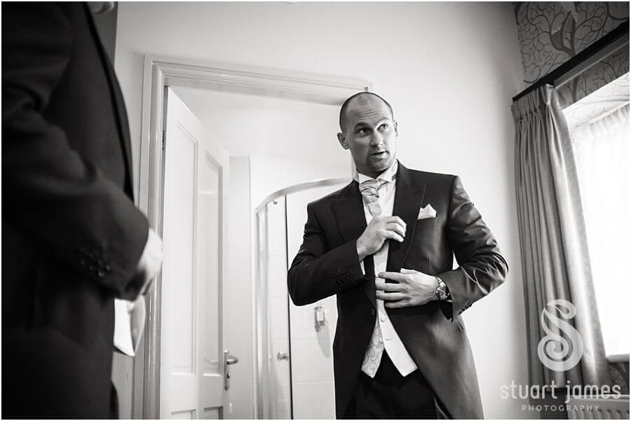 Relaxed contemporary wedding photography at Sandon Hall in Stafford by Staffordshire Photographer Stuart James
