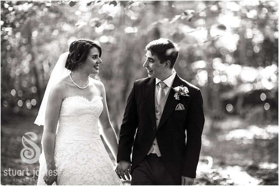 Creative relaxed wedding portraits in the grounds of Bride's parents home near Chaddesley Corbet by Reportage Wedding Photographer Stuart James