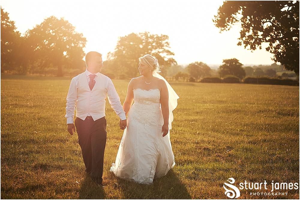 Beautiful natural portraits at golden hour in the fields with our bride and groom! Photos by Uttoxeter Wedding Photographer Stuart James