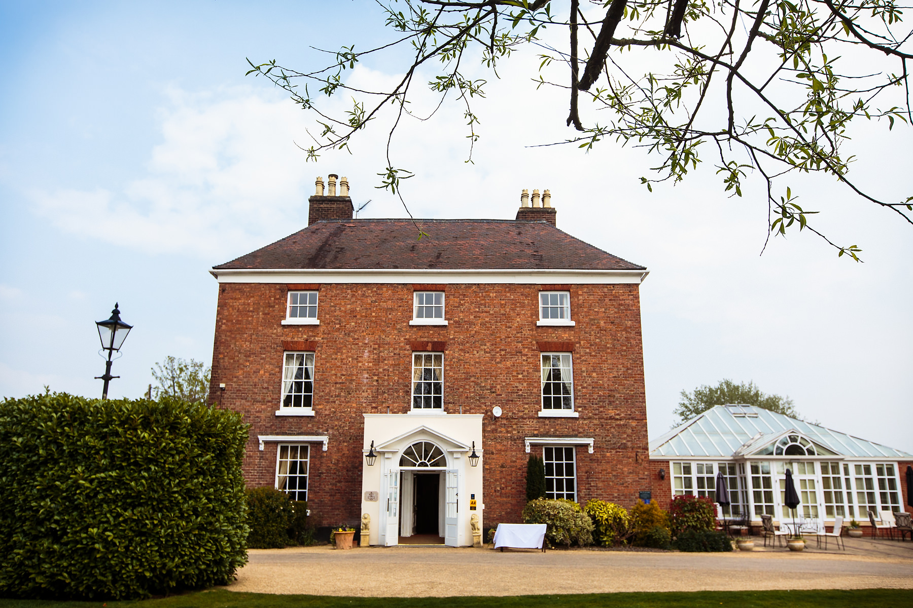 Creative documentary wedding photography Hadley Park House in Telford by Documentary Wedding Photographer Stuart James