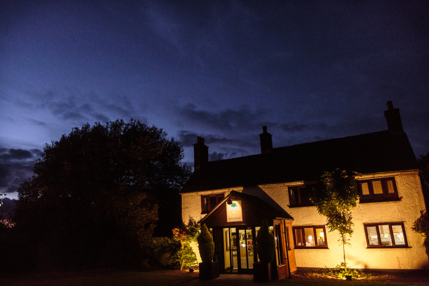 Creative wedding photography by Documentary Wedding Photographer Stuart James at Oak Farm in Cannock